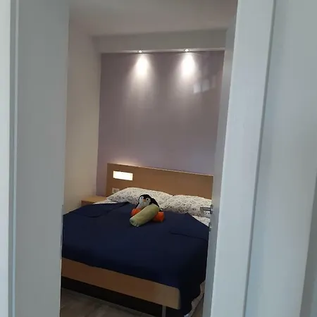 Nives מאלי לוסיניי