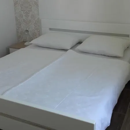 Apartment Nives *